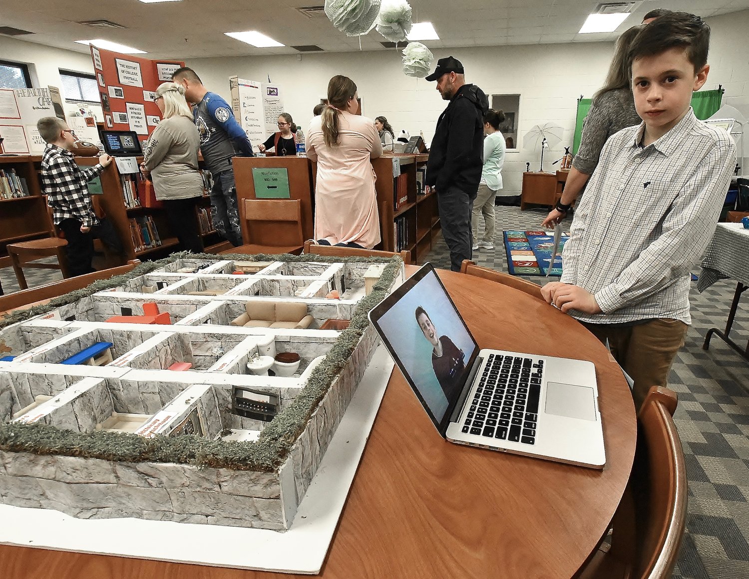 Cloverleaf GATEWAY students show off their passions at Genius Hour Expo - Daily Tribune News
