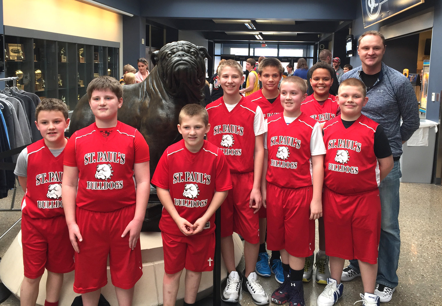 St. Paul basketball teams celebrate season with games against parents