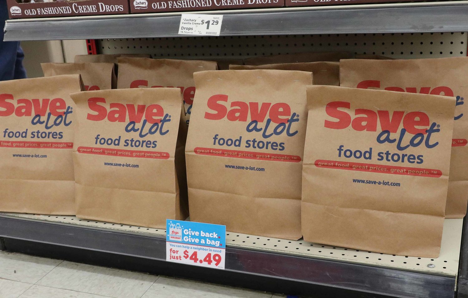 SaveALot, United Neighbors Partner for Food Distribution The