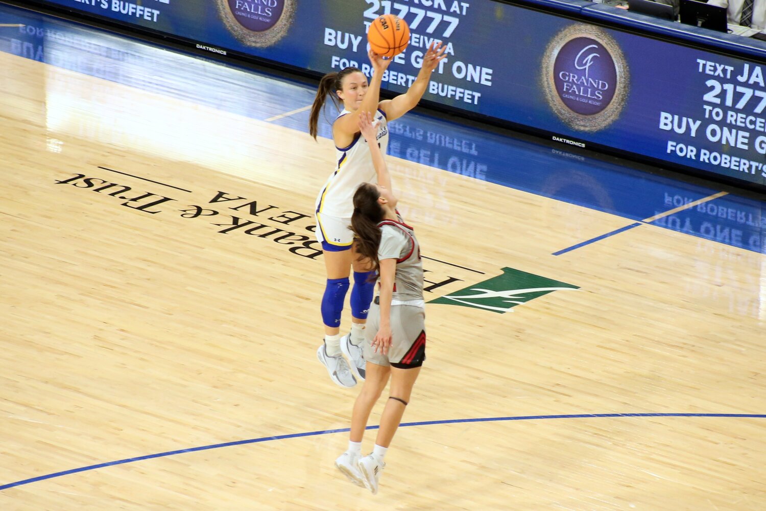 South Dakota State blows out Omaha, 85-41