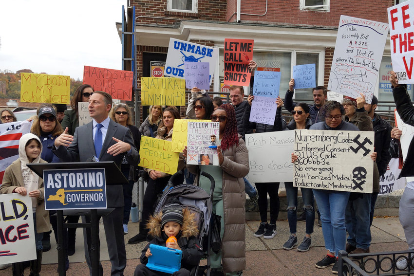 Republican gubernatorial candidate and former Westchester County executive Rob Astorino rallied against Assemblyman Jeffrey Dinowitz&rsquo;s child vaccine mandate outside the lawmaker&rsquo;s Kingsbridge Avenue office earlier this month. Cameras caught two protesters displaying what has been described as anti-Semitic imagery during the rally &mdash; a swastika emblazoned on a sign, and a man wearing a gold Star of David patch.