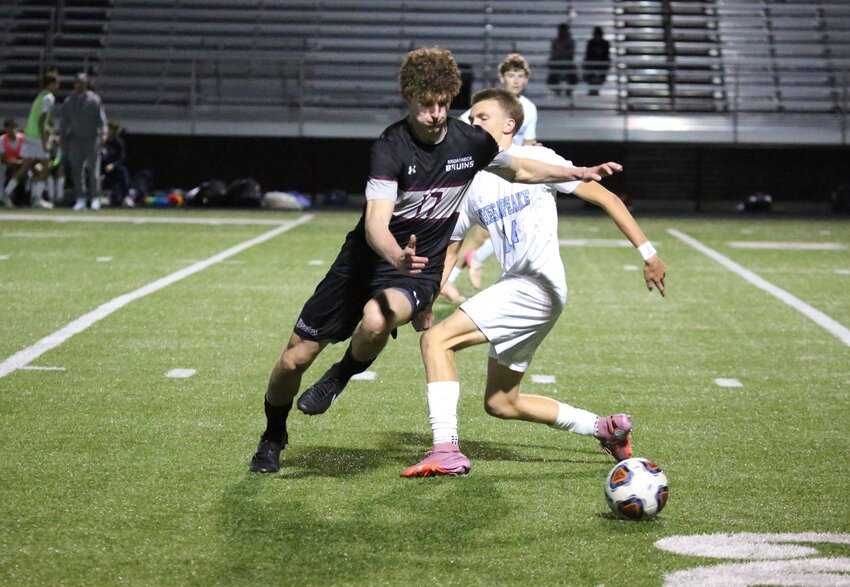 Braeden Kelly (17) picked up goals 16 and 17 on the season in the county championship and region semifinals, respectively.