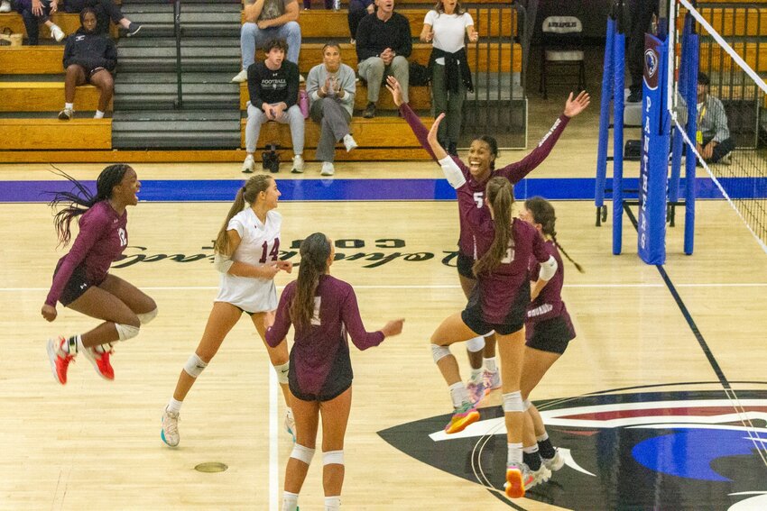 Broadneck celebrated after scoring the final point to beat Arundel in the county championship for the second straight season.