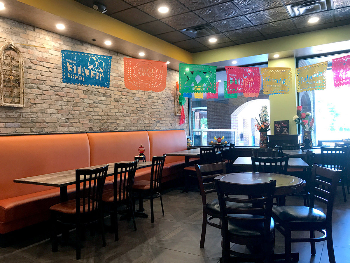 With upbeat Mexican music and vibrant colors, Senor's Chile Cantina has a bright atmosphere.